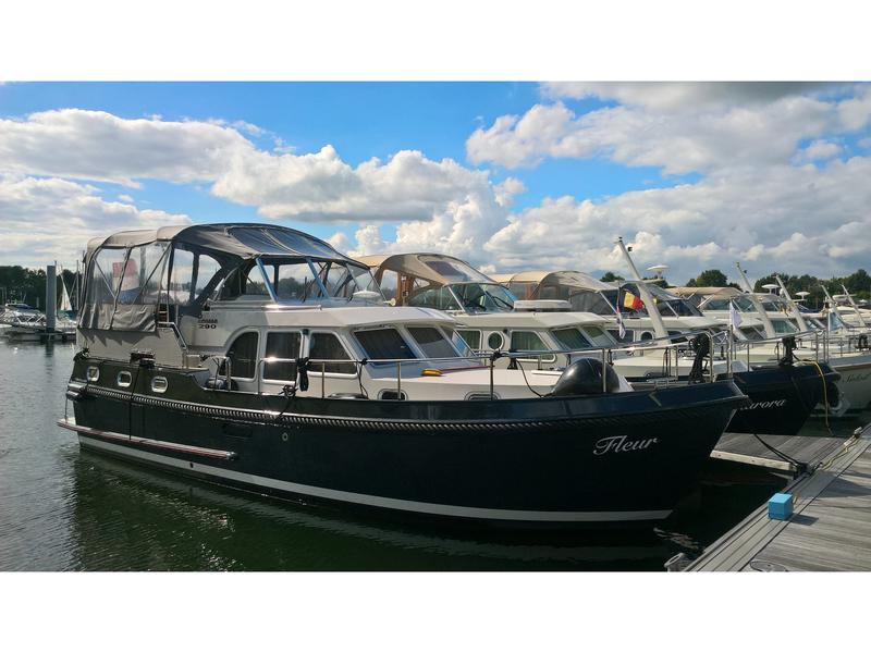 Book yachts online - motorboat - Linssen GS 290 Traveller - Fleur - rent