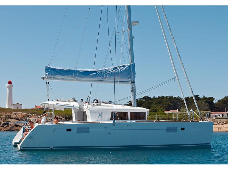 Book yachts online - catamaran - Lagoon 450  Flybridge - Annangel - rent