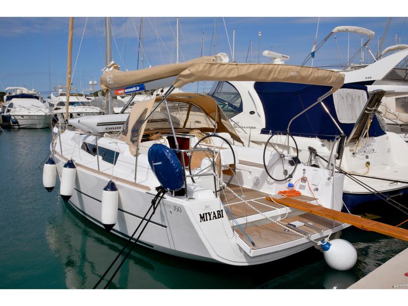 Book yachts online - sailboat - Dufour 350 GRANDLARGE - Miyabi - rent