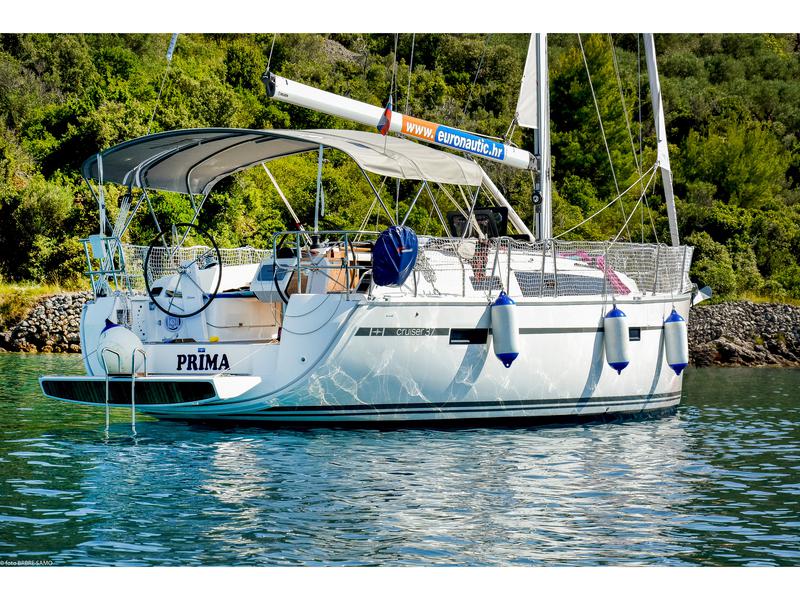 Book yachts online - sailboat - Bavaria Cruiser 37 - Prima - rent