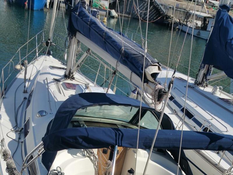 Book yachts online - sailboat - Bavaria 35 Cruiser - Hiba - rent
