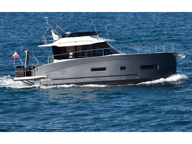 Book yachts online - motorboat - Futura 40 Grand Horizon - RUNNING GAG I - rent