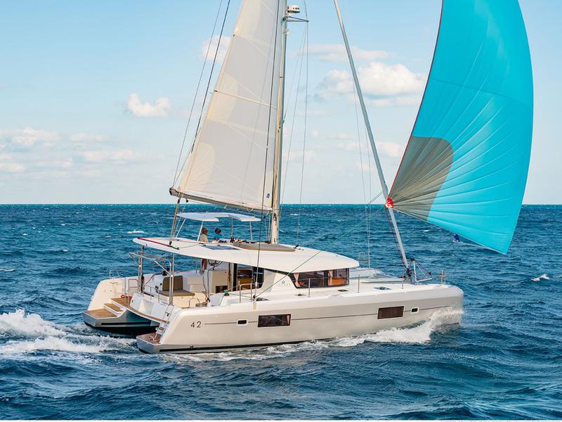 Book yachts online - catamaran - Lagoon 42 - MEDIA LUNA - rent
