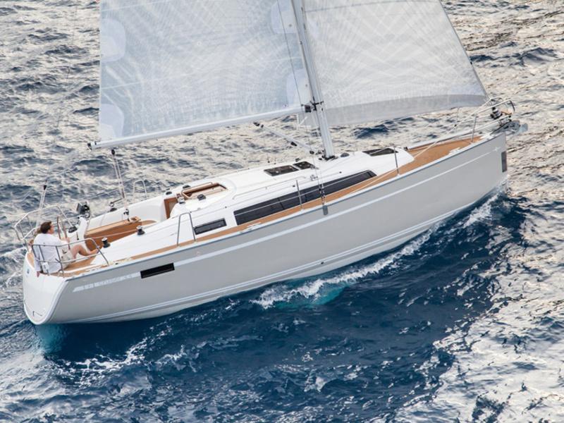Book yachts online - sailboat - Bavaria Cruiser 33 - DOLCE VITA - rent
