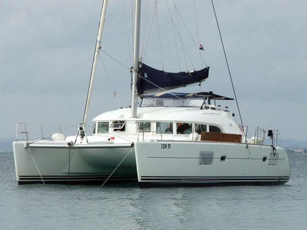 Book yachts online - catamaran - Lagoon 380 S2 - LOVE SONG - rent