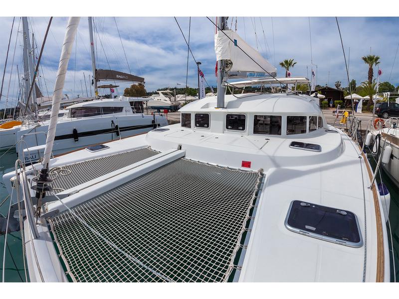 Book yachts online - catamaran - Lagoon 380 - Vaya con Dios - rent
