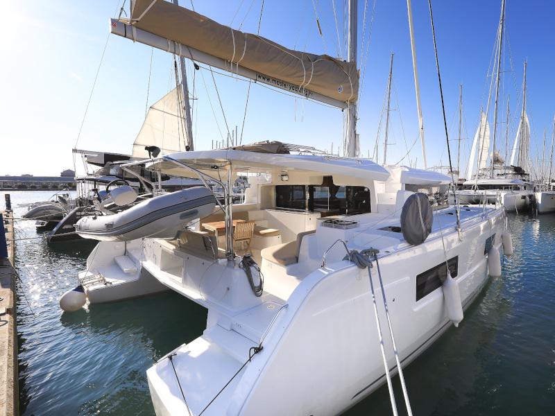 Book yachts online - catamaran - Lagoon 46 - MIDLIFE CRISIS Air Condition Generator Watermaker - rent
