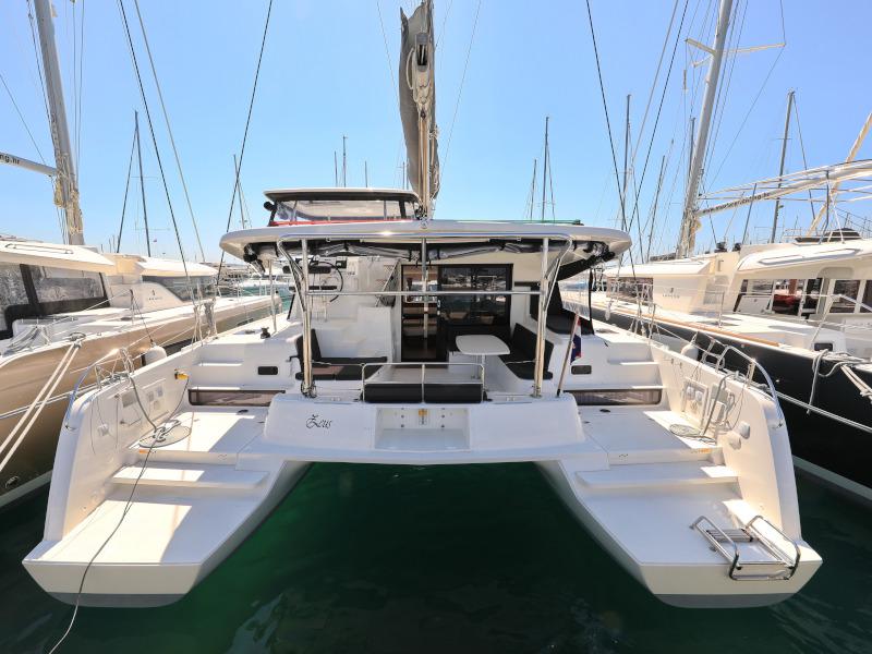 Book yachts online - catamaran - Lagoon 42 - ZEUS - rent