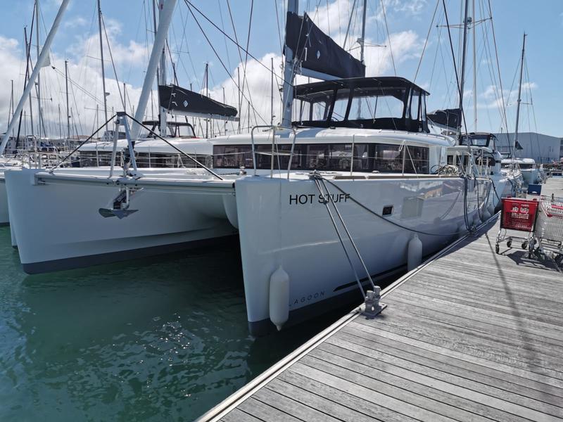 Book yachts online - catamaran - Lagoon 450 F - HOT STUFF Air condition in salon generator - rent