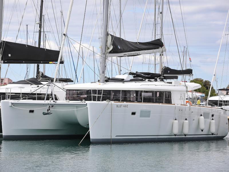 Book yachts online - catamaran - Lagoon 450 F - MUST HAVE Air Condition Generator - rent