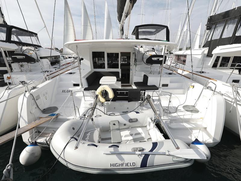 Book yachts online - catamaran - Lagoon 40 - MARI AC salon + generator + watermaker - rent