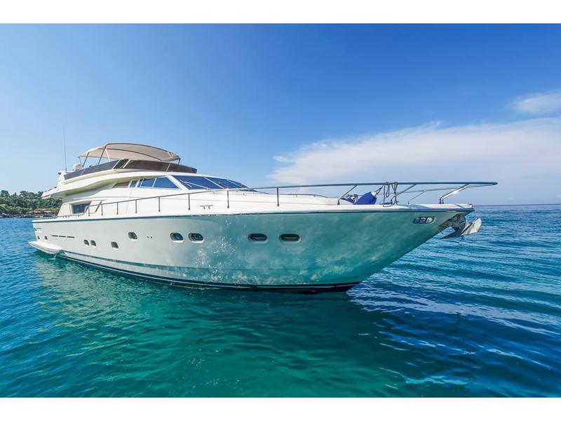 Book yachts online - motorboat - Ferretti 75 - Ferretti 75 - rent
