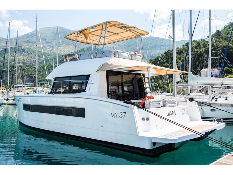 Book yachts online - powercatamaran - Fountaine Pajot MY 37[G] - Jam - rent