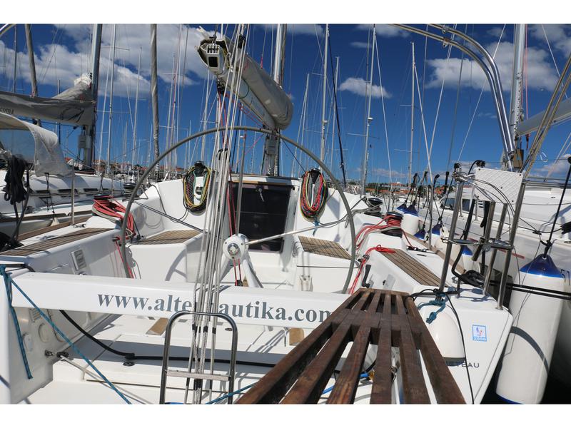 Book yachts online - sailboat - First 35 - Saggitarius - rent