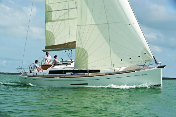Book yachts online - sailboat - Dufour 380 / 2 cbs - EC- 386-13-CR - rent