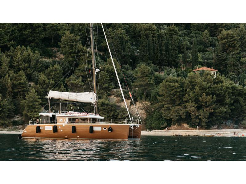 Book yachts online - catamaran - Lagoon 450 F (2016)equipped with generator, A/C (saloon+cabins), ice maker, dishwasher,water maker, microwave oven,  2 S.U.P., underwater lights, bow thruster - PRINCESS IVA - rent