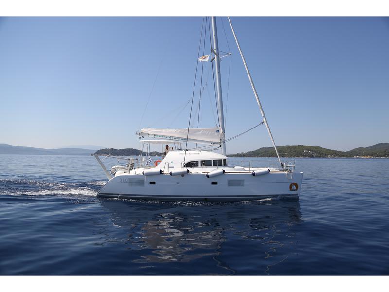 Book yachts online - catamaran - Lagoon 380 - Calypso - rent
