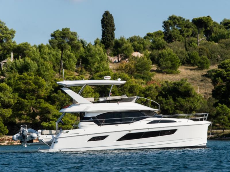 Book yachts online - catamaran - Aquila 44 Power catamaran - Adriatic Z - rent