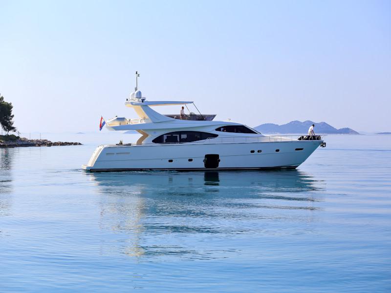 Book yachts online - motorboat - Ferretti 780 - TESORO - rent