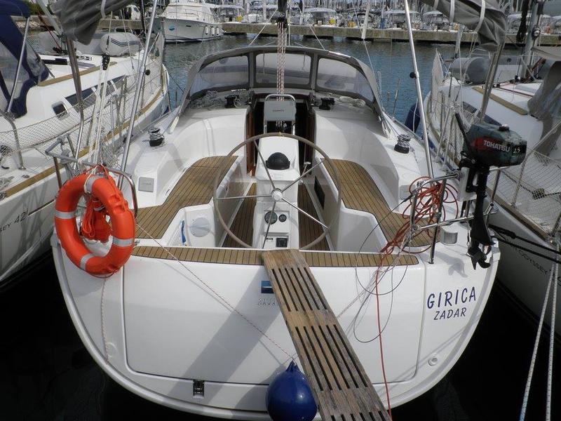 Book yachts online - sailboat - Bavaria Cruiser 33 - GIRICA - rent