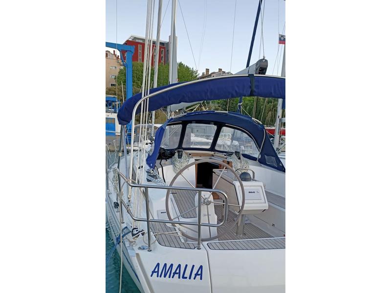 Book yachts online - sailboat - Bavaria Cruiser 37 - AMALIA - rent