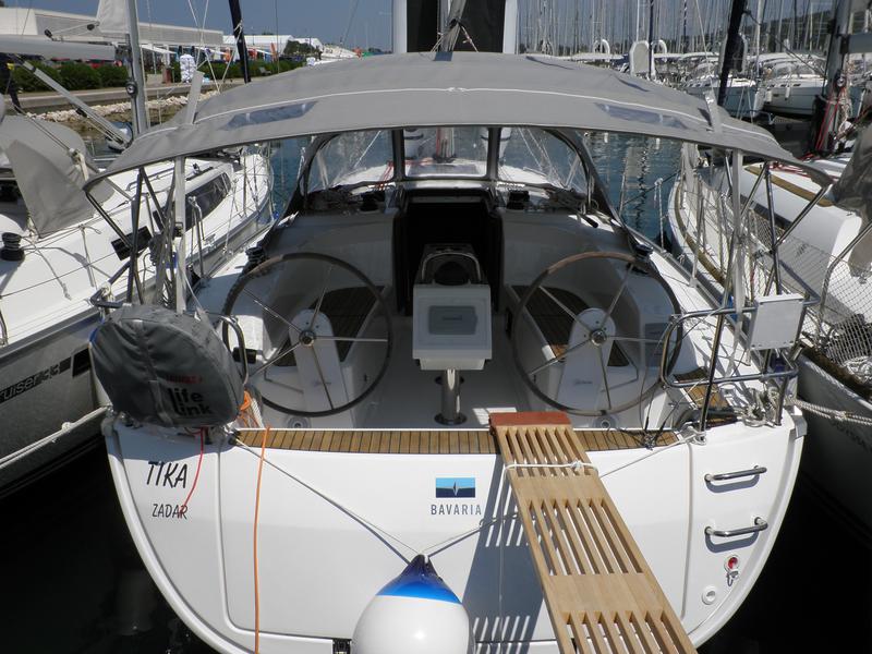 Book yachts online - sailboat - Bavaria Cruiser 34 - TIKA - rent
