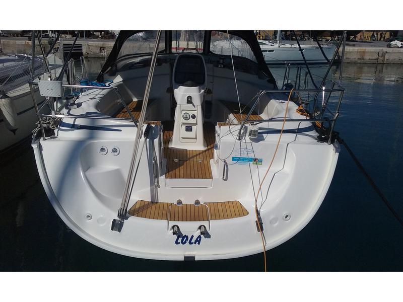 Book yachts online - sailboat - Bavaria 39 Cruiser - LOLA - rent