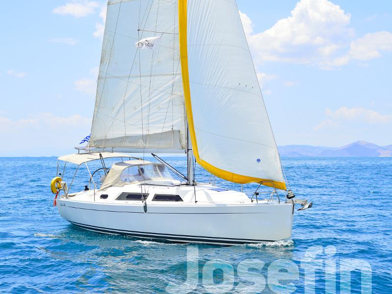 Book yachts online - sailboat - Hanse 325 - Josefin - rent