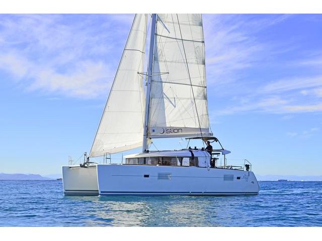 Book yachts online - catamaran - Lagoon 400S2 - FOOTPRINTS - rent