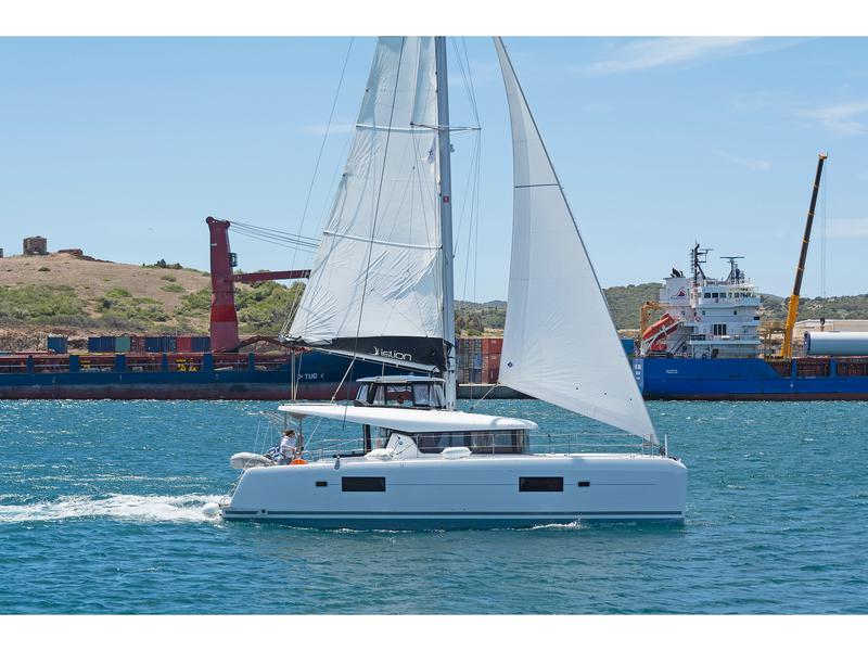 Book yachts online - catamaran - Lagoon 42 A/C &amp; GEN &amp; WM - AMICI - rent