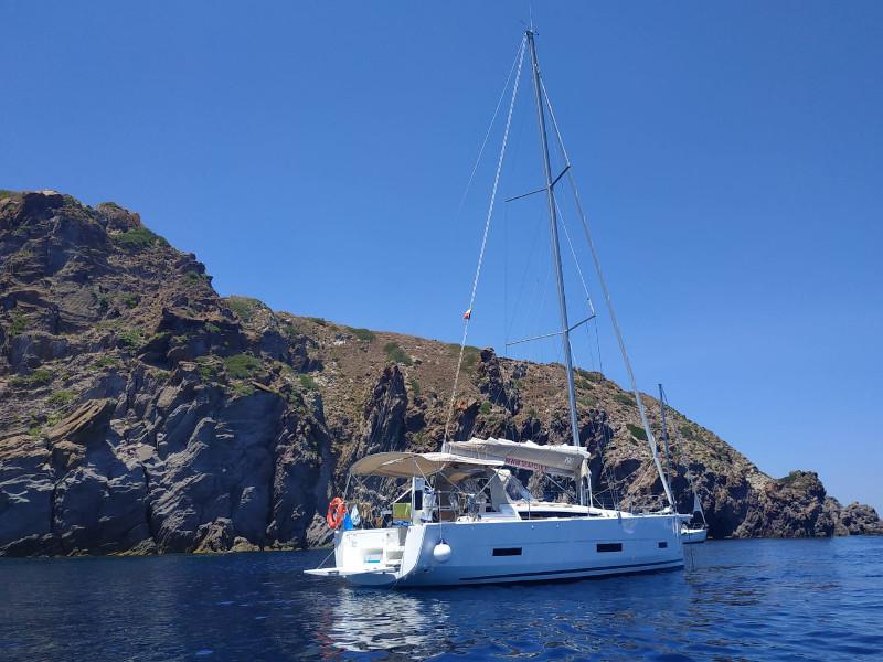 Book yachts online - sailboat - Dufour 390 Grand Large - Friend Planet - rent