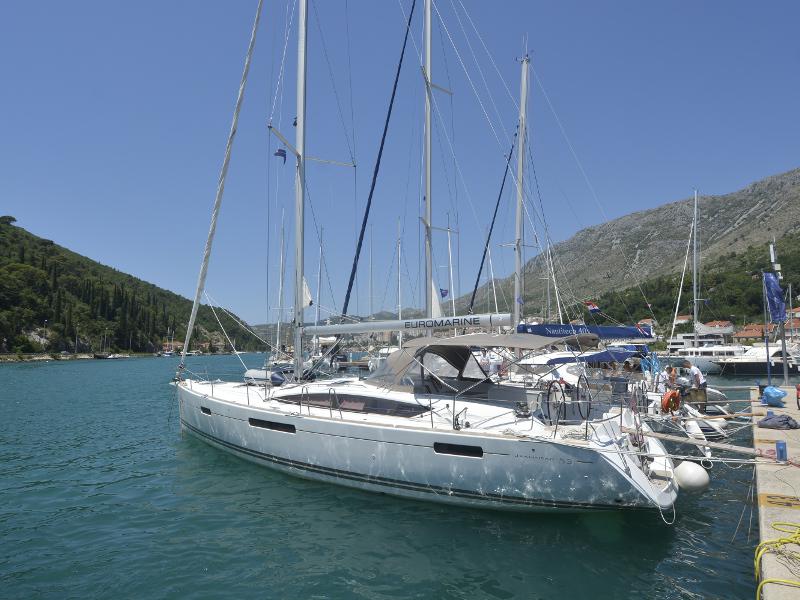 Book yachts online - sailboat - Jeanneau 53 - Žan - rent