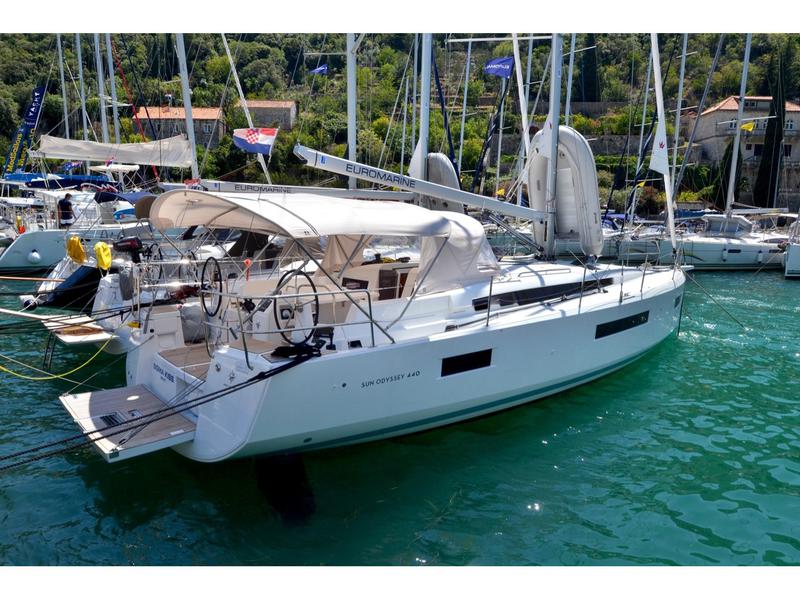 Book yachts online - sailboat - Sun Odyssey 440 - Sigma Kiss - rent