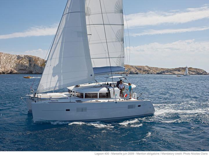 Book yachts online - catamaran - Lagoon 400 S2 - LIMA III - rent