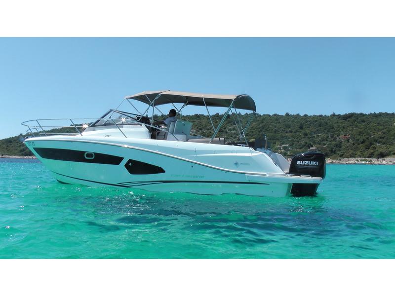 Book yachts online - motorboat - Jeanneau Cap Camarat 10.5 WA - Jeanneau Cap Camarat 10.5 WA - rent