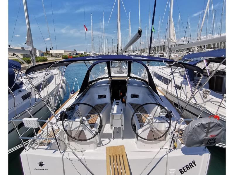Book yachts online - sailboat - Sun Odyssey 349 - Berry - rent