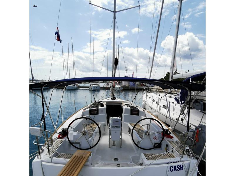 Book yachts online - sailboat - Sun Odyssey 389 - Cash - rent