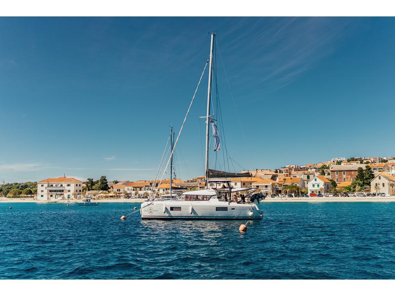 Book yachts online - catamaran - Lagoon 42 - AMELIA - rent