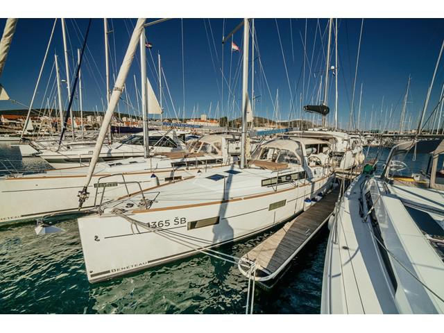 Book yachts online - sailboat - Oceanis 38 - HAPPY - rent