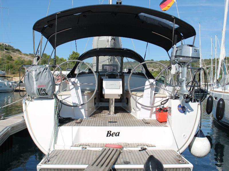 Book yachts online - sailboat - Bavaria Cruiser 37 - Bea - rent