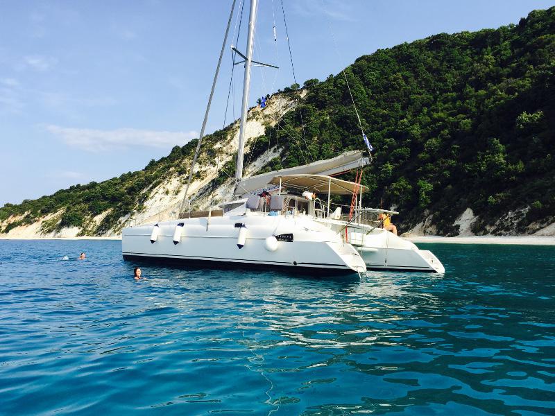 Book yachts online - catamaran - Athena 38 - Piedra Del Sol - rent