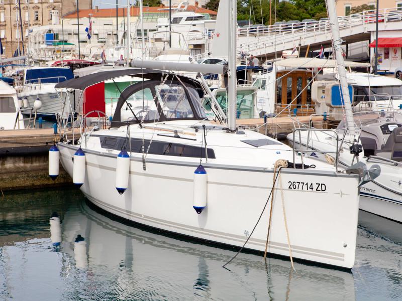 Book yachts online - sailboat - Bavaria Cruiser 34  Style - Aston - rent