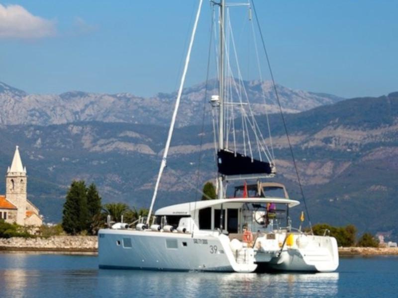 Book yachts online - catamaran - Lagoon 39 - Salty Dog - rent