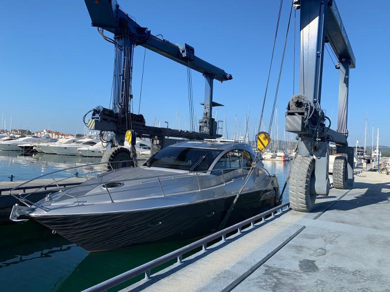 Book yachts online - motorboat - Mirakul 40 HT - Veronique - rent