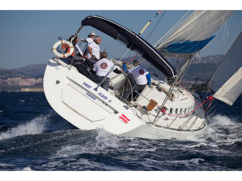 Book yachts online - sailboat - First 47.7 - FIRST CLASS II - rent