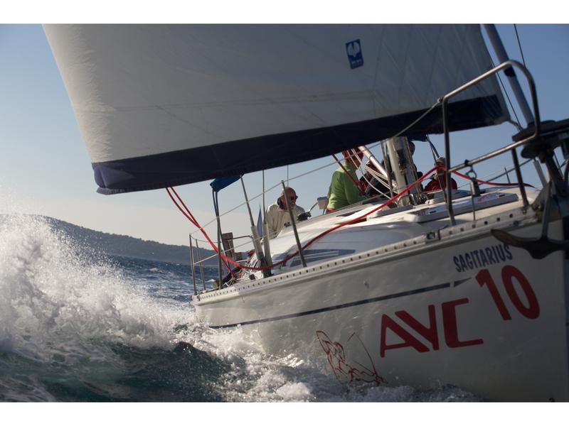 Book yachts online - sailboat - Elan 431 - SAGITARIUS - rent
