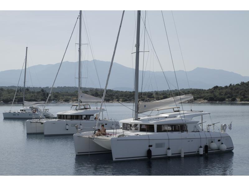 Book yachts online - catamaran - Lagoon 421 - Silverstar II - rent
