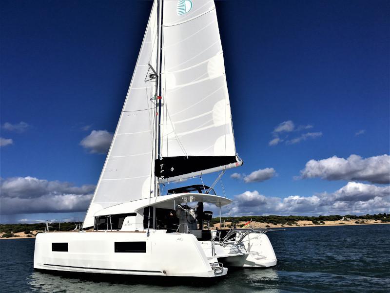 Book yachts online - catamaran - Lagoon 40 - Cat 40 - rent