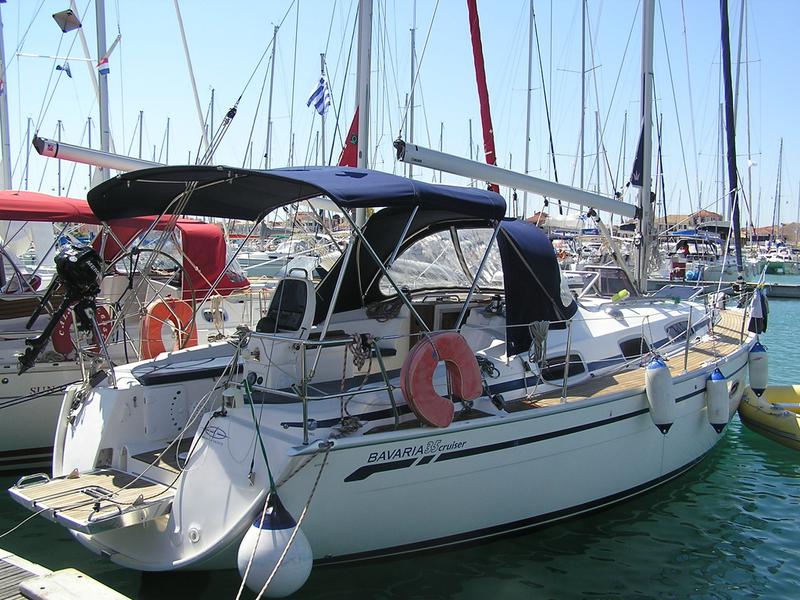 Book yachts online - sailboat - Bavaria 35 Cruiser - Antiopi - rent
