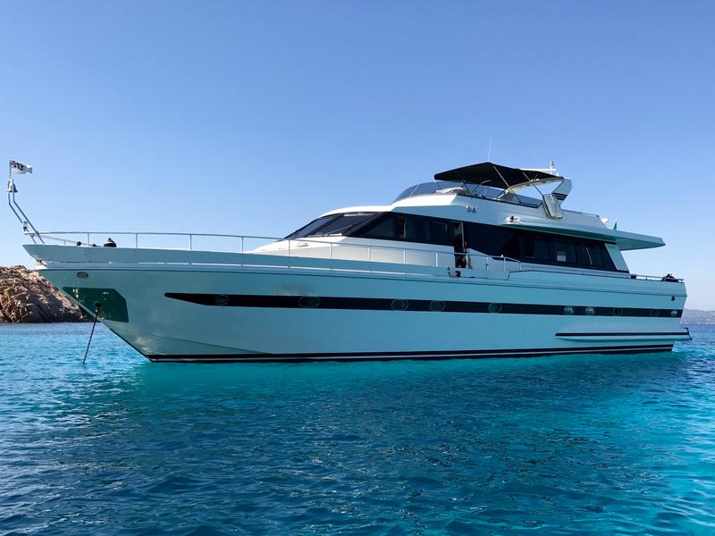 Book yachts online - motorboat - Falcon 76 - Lady Bibi - rent